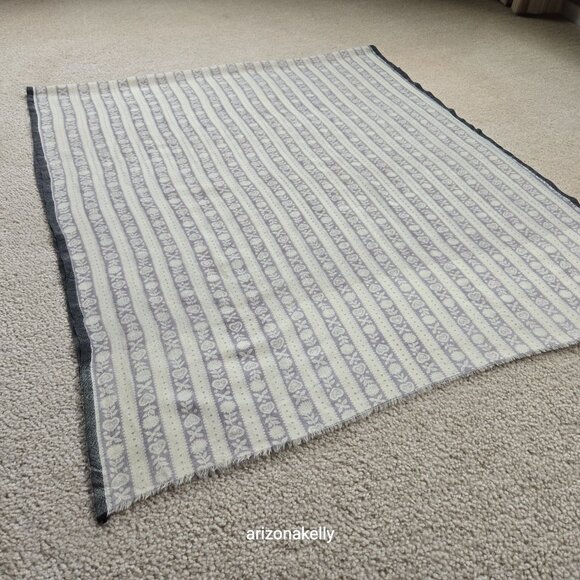 Kadhi and Co. Wool Scarf Lightweight *SMALL HOLE* - Picture 8 of 16